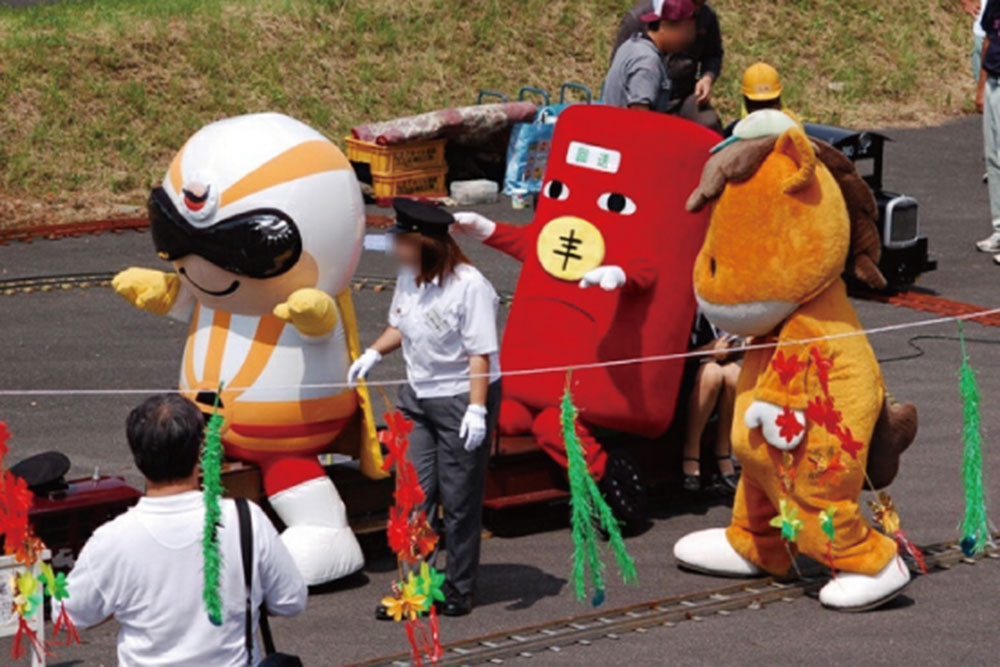 足尾納涼町納涼祭に参加。日光市の日光仮面やぐんまちゃんとミニトレインに乗車。