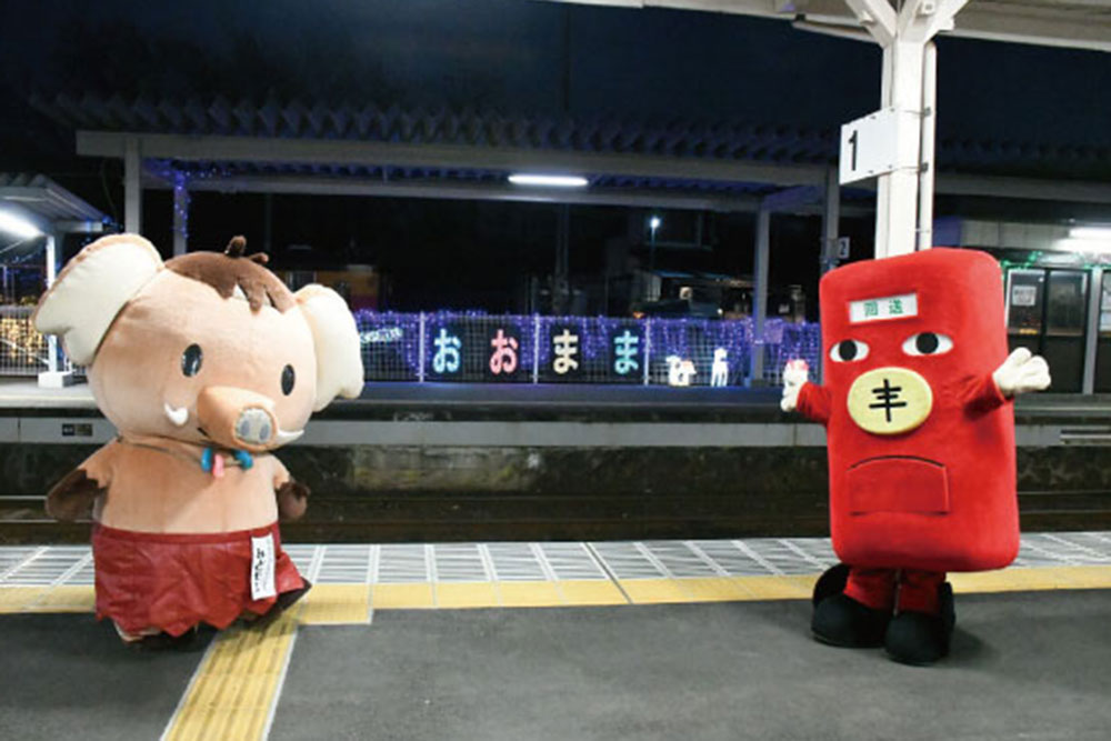 2019.12.16　みどり市のマスコットキャラクター「みどモス」が大間々駅に遊びに来ました。